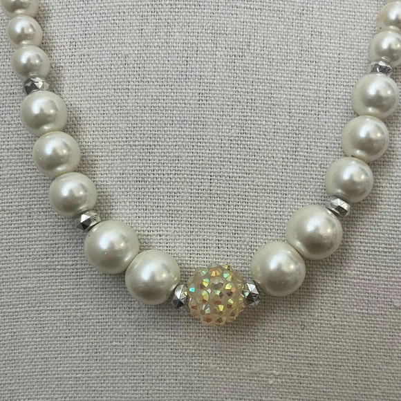 ✨ Vintage Faux Pearl Necklace - Picture 4 of 5